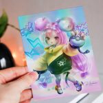 Holografische Pokémon-Postkarten mit Marnie oder Iono Motiv